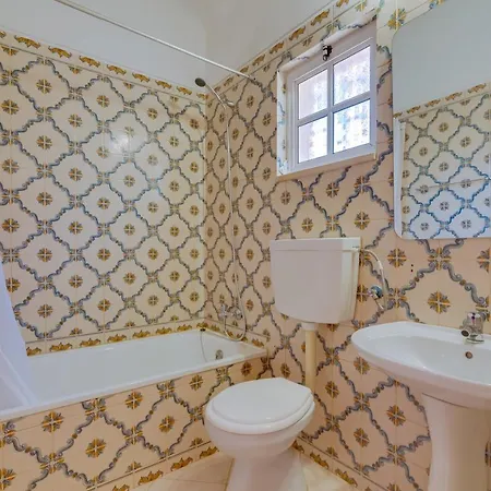 Small 4pax -shared Pool @ Homesbyfc