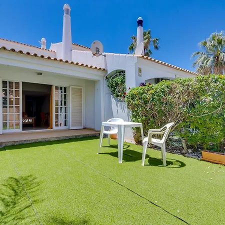 Hébergement de vacances Small 4pax -shared Pool @ Homesbyfc